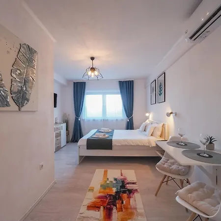 - Central, Cozy & Self Check-in *